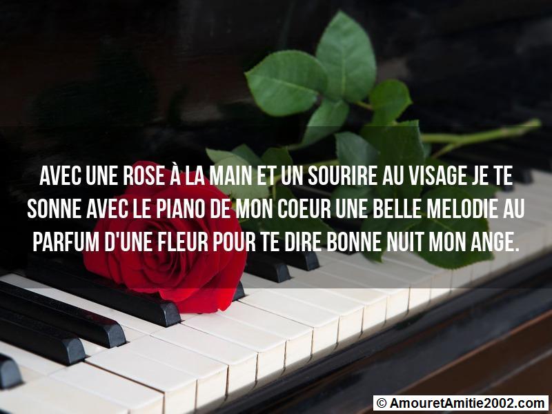 Message Amour Avec Une Rose à La Main Et Un Sourire Au Visage